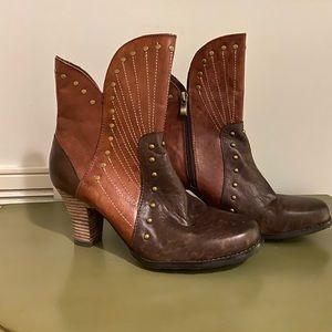 L’Artiste Quiddity Leather Booties